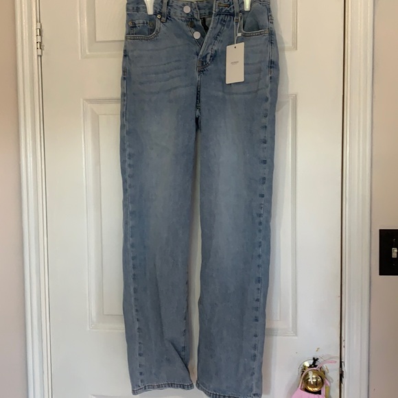 Denim - Light wash straight leg jeans size small